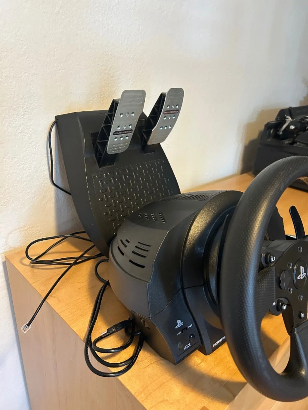 Thrustmaster T300, wheel and pedal set PS4 PS5 - Picture 3 of 4